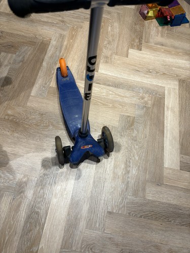 Micro scooter wheeled up - scooter,,